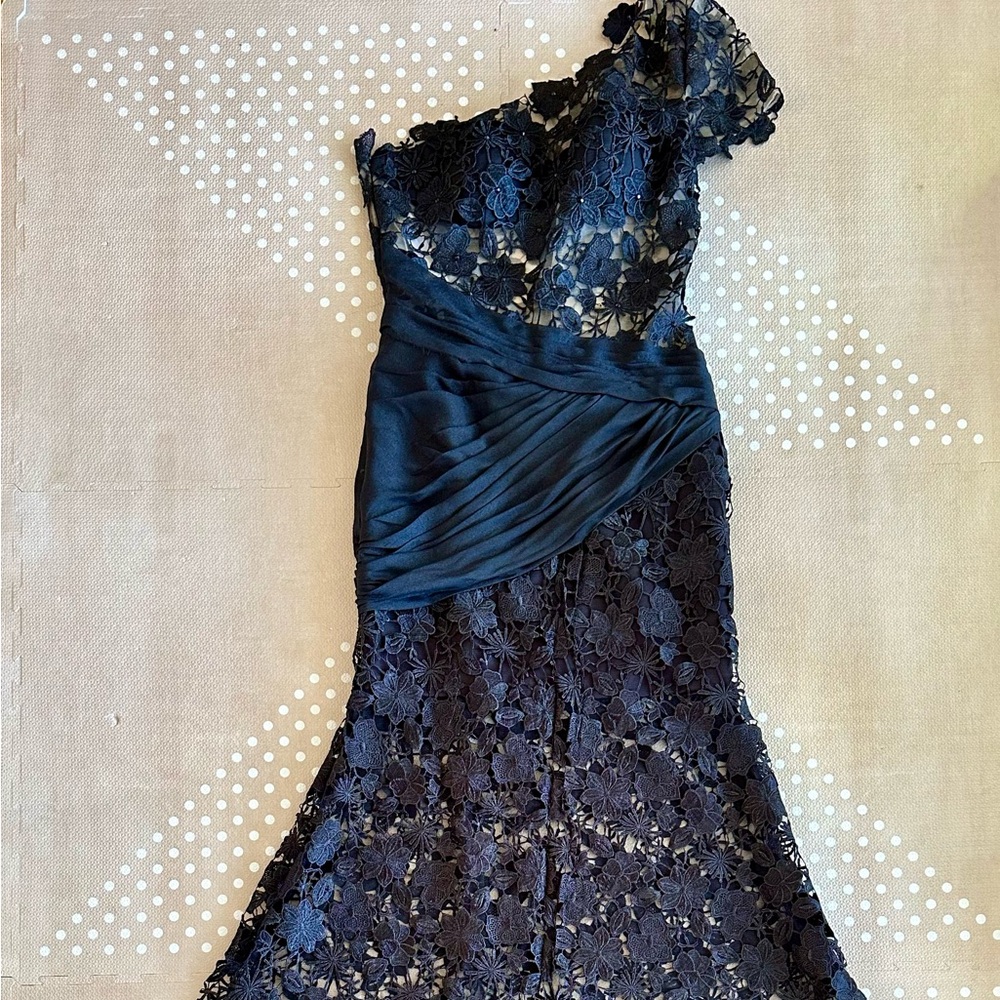 Elegant Navy Lace One-Shoulder Maxi Dress